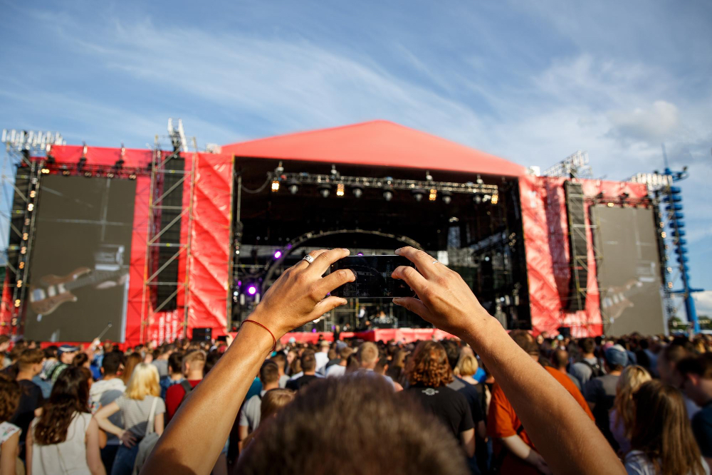 Festiwale muzyczne, które warto odwiedzić w Europie