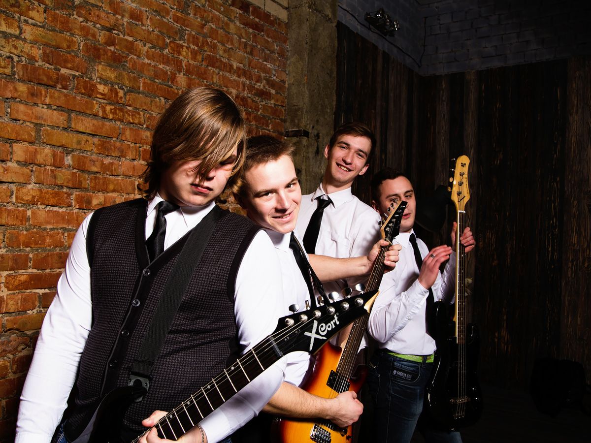 Jak zespół muzyczny inspiruje się legendarnym brzmieniem Bee Gees i buduje markę online