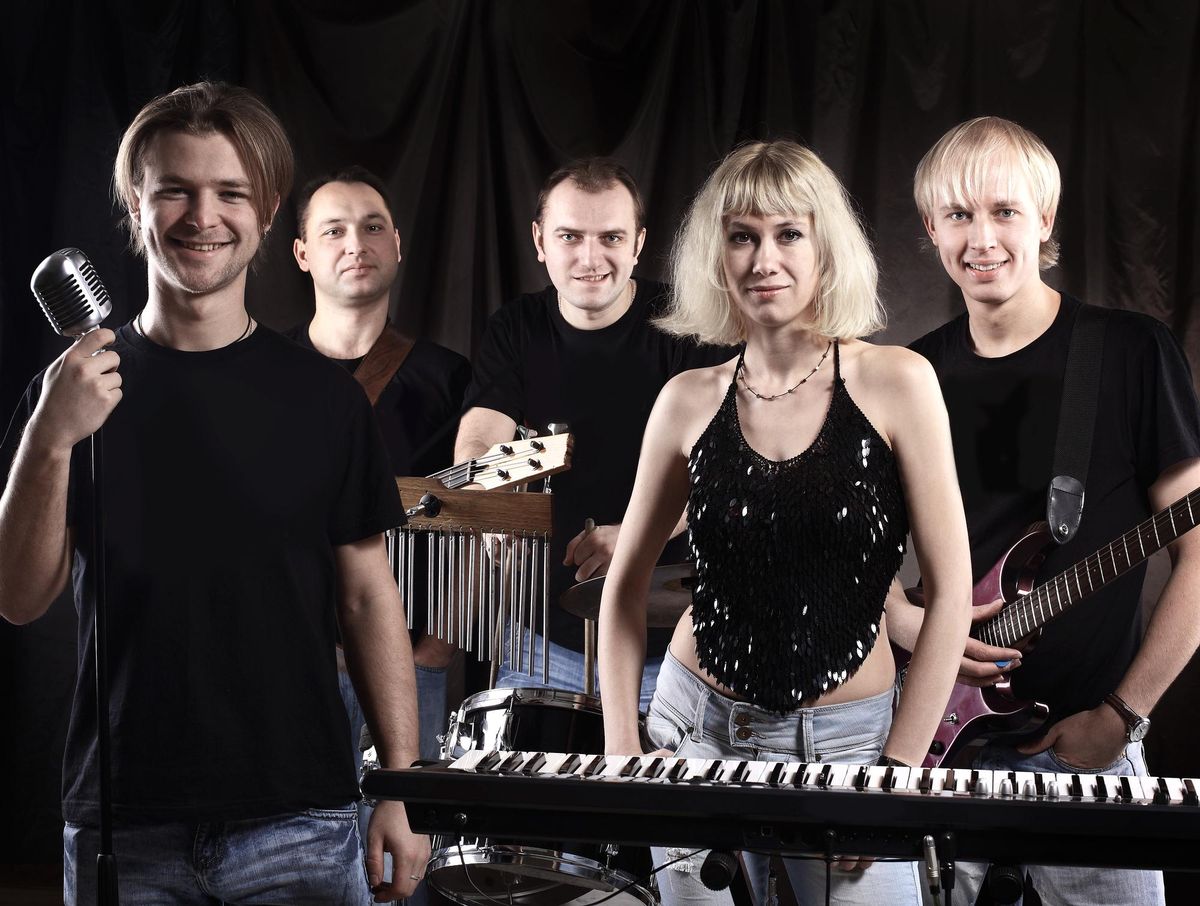 Jak profesjonalna strona zespołu coverowego wspiera promocję utworów Bee Gees