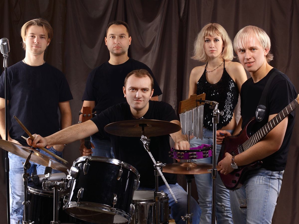 Jak profesjonalna strona zespołu muzycznego zwiększa zasięg i zaangażowanie fanów